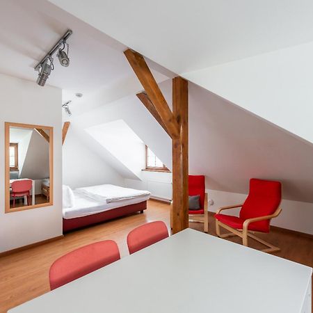 Apartman Muzeum Obchodu 카를슈테인 외부 사진