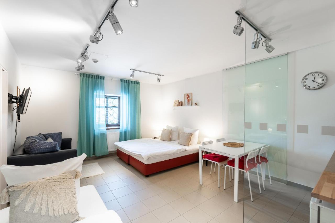 Apartman Muzeum Obchodu 카를슈테인 외부 사진