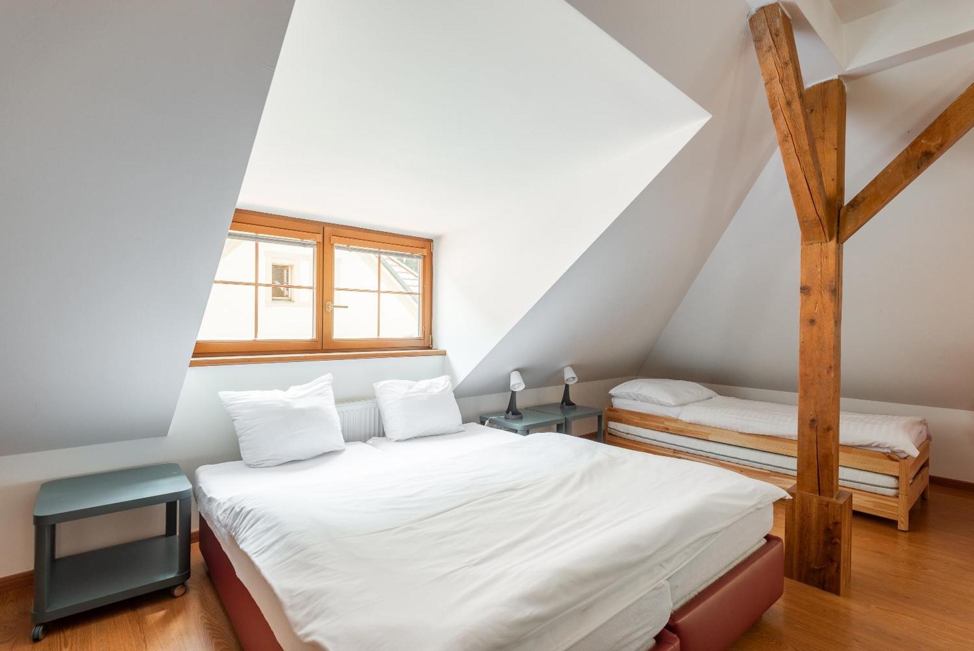 Apartman Muzeum Obchodu 카를슈테인 외부 사진