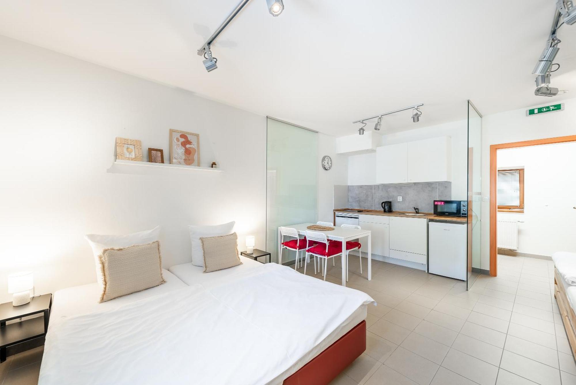 Apartman Muzeum Obchodu 카를슈테인 외부 사진