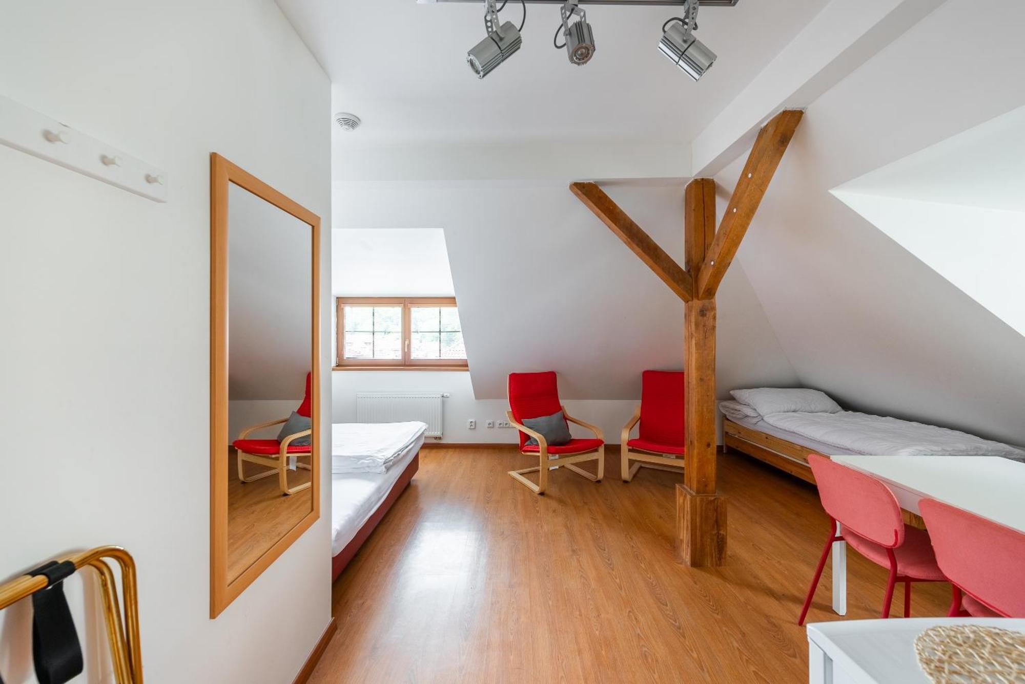 Apartman Muzeum Obchodu 카를슈테인 외부 사진